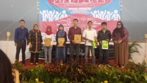 Satu Panggung dengan Walikota Surabaya